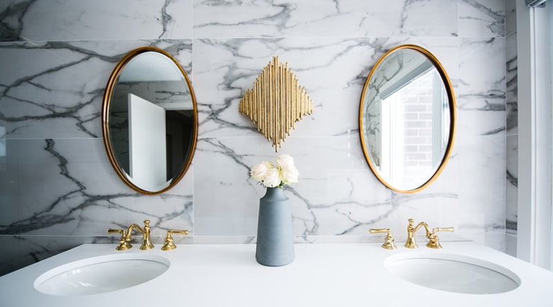 おしゃれなトイレの鏡