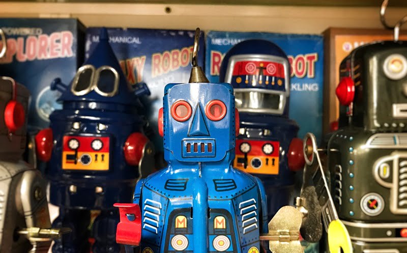 古いロボットたち