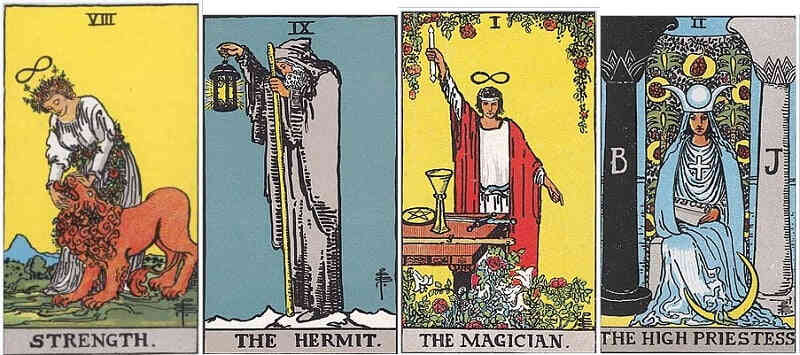 ４枚のタロットカード
力（Strength）、隠者（Hermit）、魔術師（Magician）、女教皇（High　Priestess）


