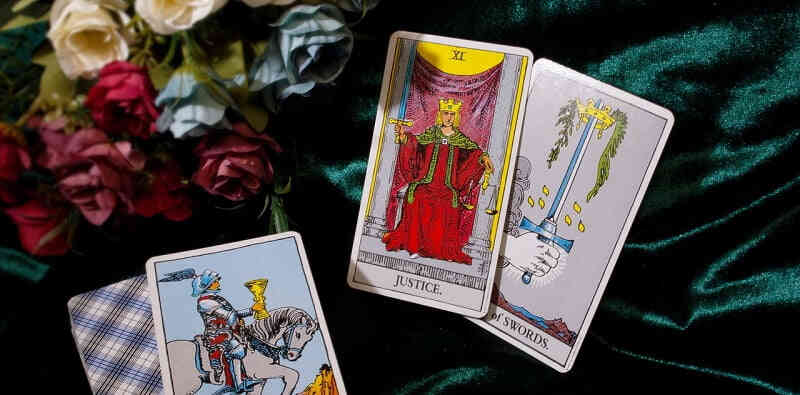 3枚のタロットカード